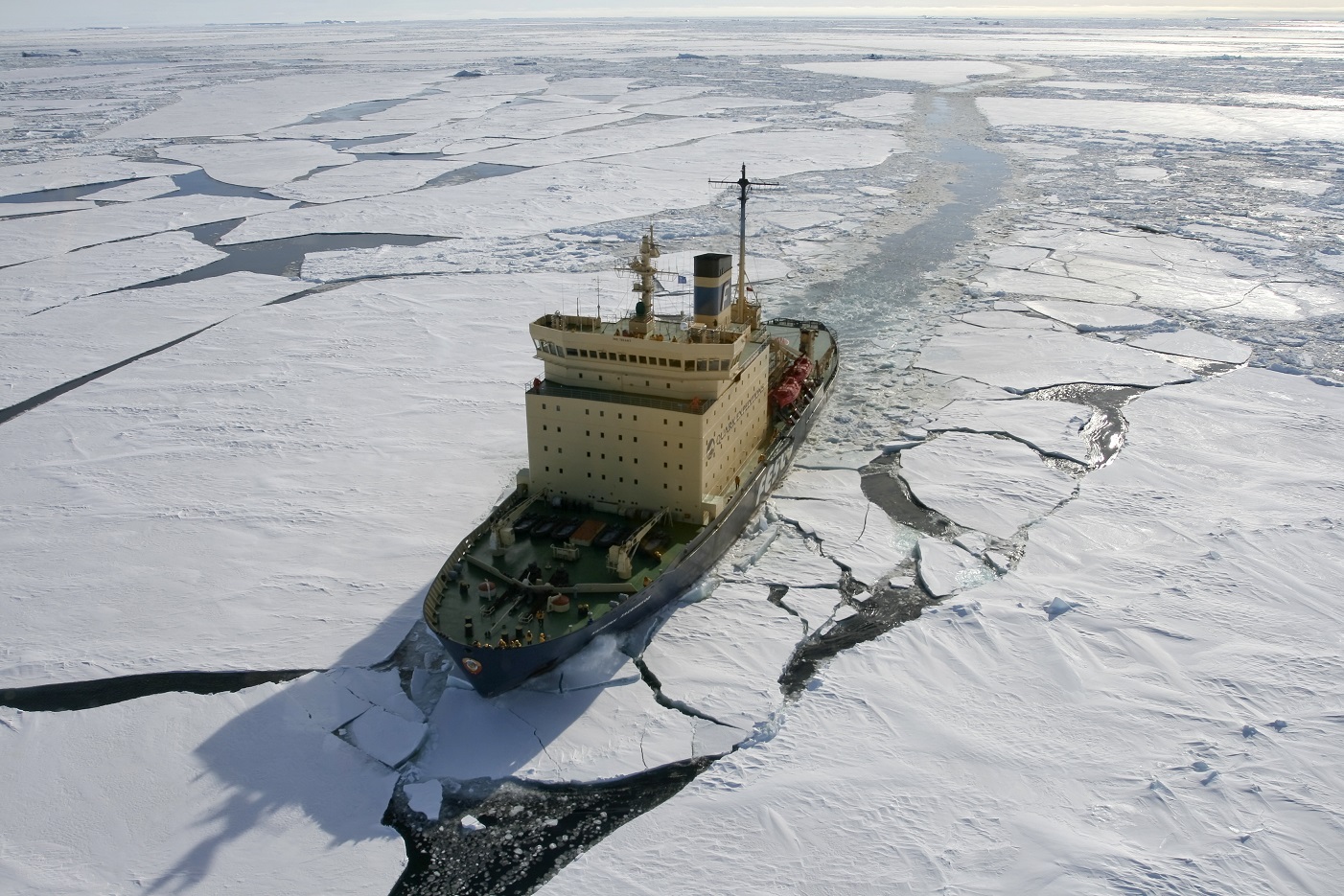 Drifting Sheets of Ice: A Maritime Guide to Sea Ice Movement, Risks, and Safe Navigation