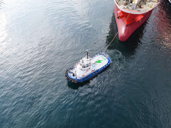 World’s First Zero-Emission Harbor Tug on Port Operations